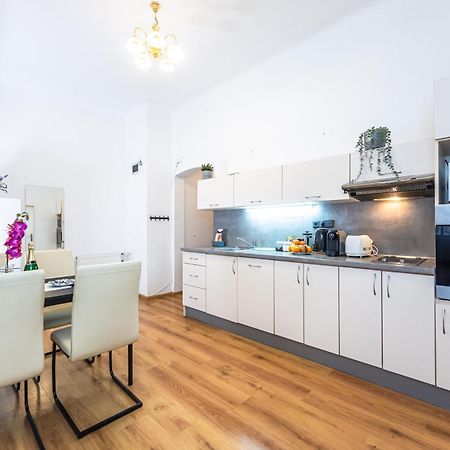 Wenceslas Square 2 Bedroom Apartment Prague Exterior photo